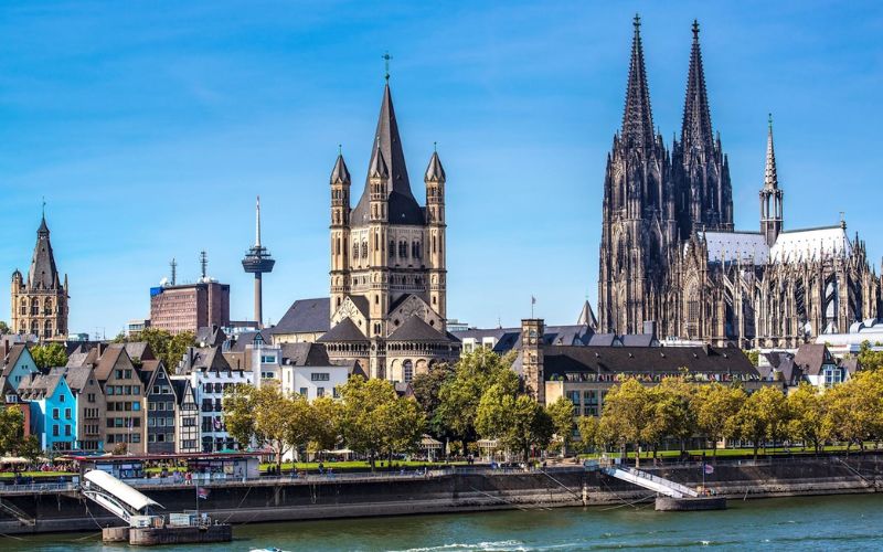 Kích thước khổng lồ của nhà thờ Cologne. Nhà thờ Cologne