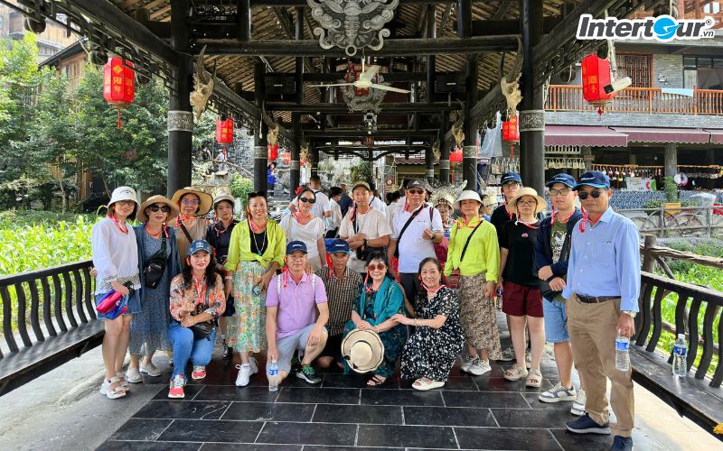 Đoàn Intertour ở khu tự trị người Miêu - Quý Châu. Đoàn Intertour ở khu tự trị người Miêu - Quý Châu