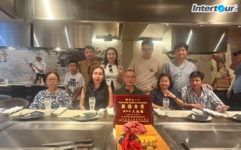 Bảng chứng nhận giải thưởng của nhà hàng. Bảng chứng nhận giải thưởng của nhà hàng