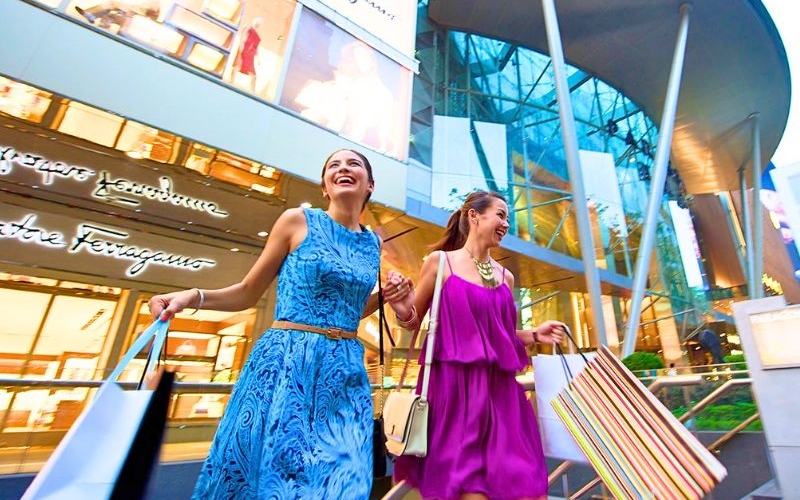 Mùa sale Singapore là dịp để các chị em thỏa sức mua sắm. Mùa sale Singapore là dịp để các chị em thỏa sức mua sắm