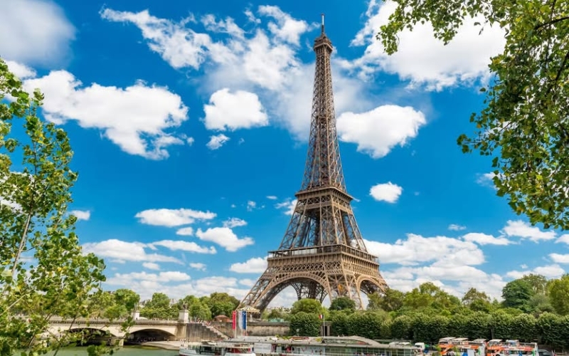 Tháp Eiffel. Eiffel