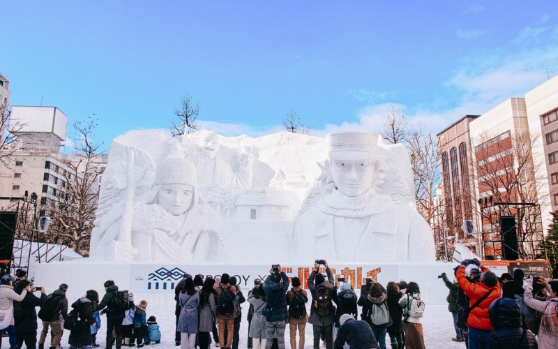 Không khí trong những ngày diễn ra lễ hội băng tuyết Sapporo. Lễ hội băng tuyết Sapporo ở Hokkaido