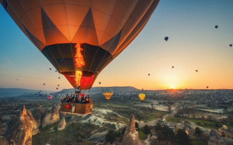 Ngắm bình minh trên khinh khí cầu ở Cappadocia. Ngắm bình minh trên khinh khí cầu ở Cappadocia
