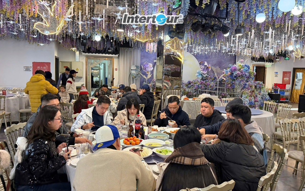 Các bữa ăn trong tour Bắc Kinh - Thượng Hải do Intertour tổ chức. Các bữa ăn trong tour Bắc Kinh - Thượng Hải do Intertour tổ chức