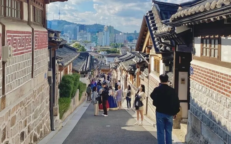 Du khách nên lưu ý tôn trọng quyền riêng cư của người dân địa phương. Du khách nên lưu ý tôn trọng quyền riêng cư của người dân địa phương