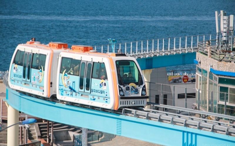 Wolmi Sea Train sẽ đưa bạn đi một vòng ngắm những cảnh đẹp nhất trên đảo Wolmido. Wolmi Sea Train
