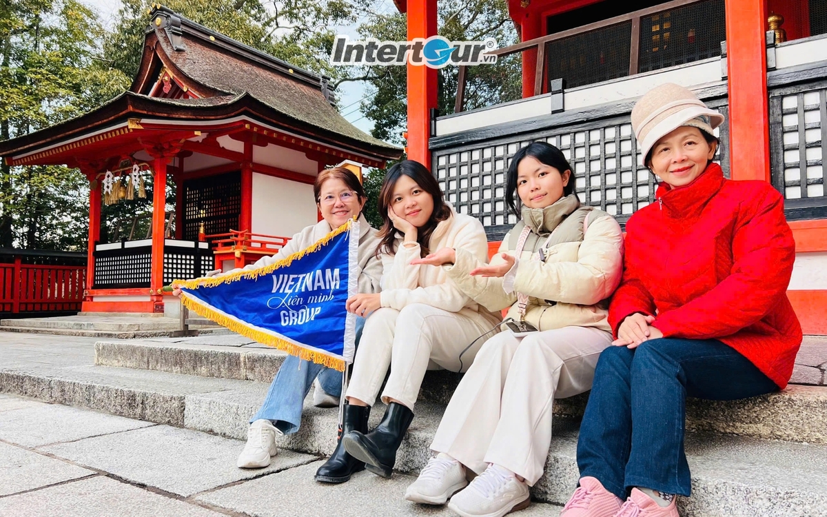 Nghỉ chân một chút ở Fushimi Inari Taisha. Nghỉ chân một chút ở Fushimi Inari Taisha