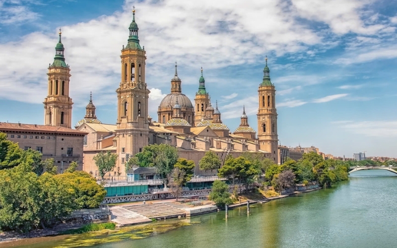 Basilica de Nuestra Senora del Pilar. Basilica de Nuestra Senora del Pilar