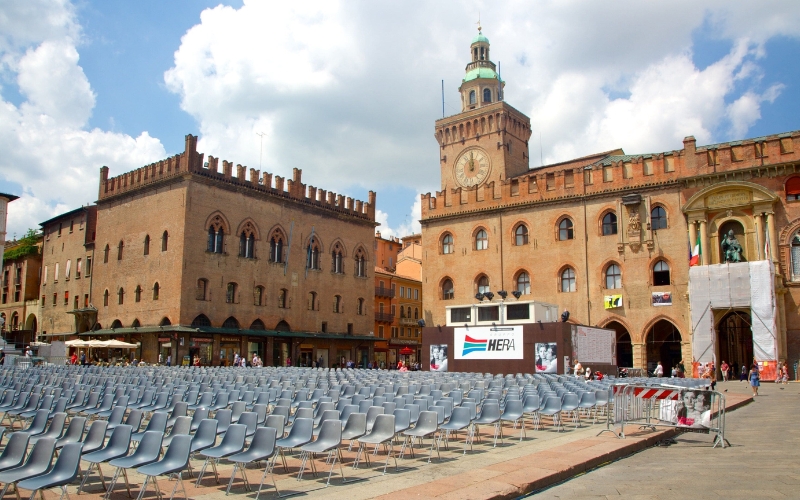 Quảng trường Piazza Maggiore. Quảng trường Piazza Maggiore