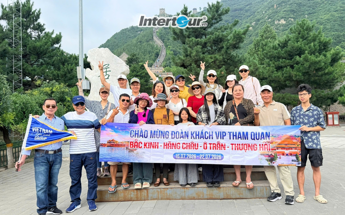 Những nụ cười rạng rỡ trên vạn dặm tường thành. Nụ cười rạng rỡ trên vạn dặm tường thành